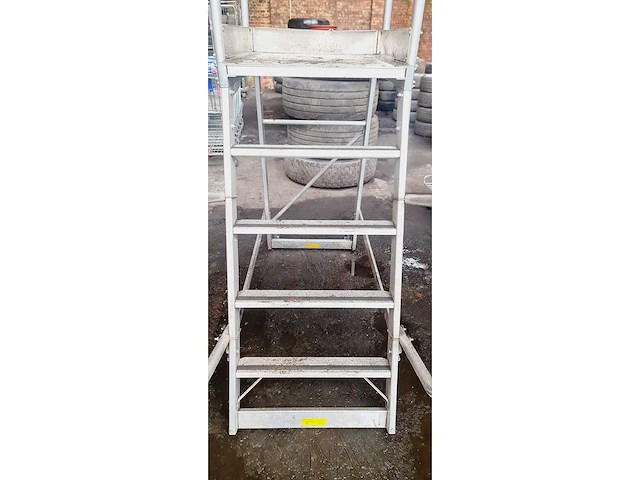 Mobiele latformladder met 4 stappen - afbeelding 3 van  8