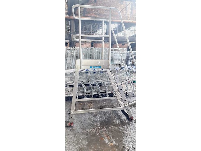 Mobiele latformladder met 4 stappen - afbeelding 5 van  8