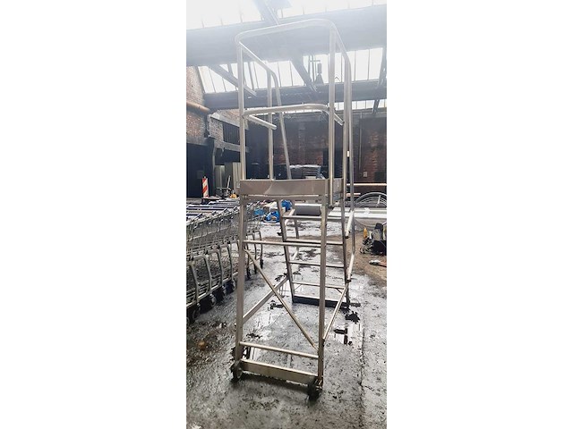 Mobiele latformladder met 4 stappen - afbeelding 6 van  8