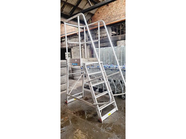 Mobiele latformladder met 4 stappen - afbeelding 7 van  8