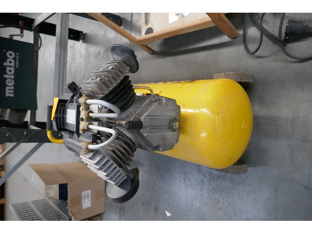 Mobiele luchtcompressor stanley - afbeelding 2 van  5