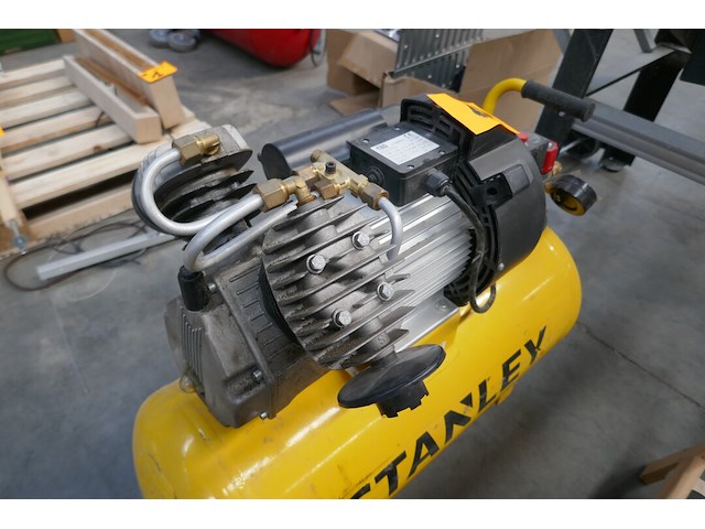 Mobiele luchtcompressor stanley - afbeelding 4 van  5