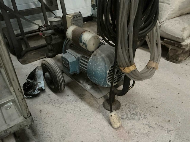 Mobiele luchtcompressor - afbeelding 2 van  6