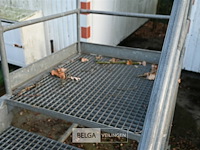 Mobiele metalen trap - afbeelding 3 van  6