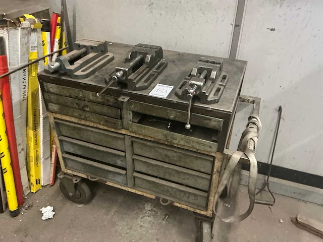 Mobiele metalen werkbank - afbeelding 2 van  5