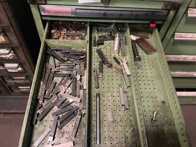 Mobiele metalen werkplaatskast met inhoud - afbeelding 3 van  7