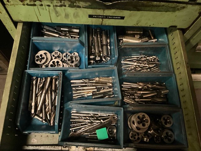 Mobiele metalen werkplaatskast met inhoud - afbeelding 6 van  7
