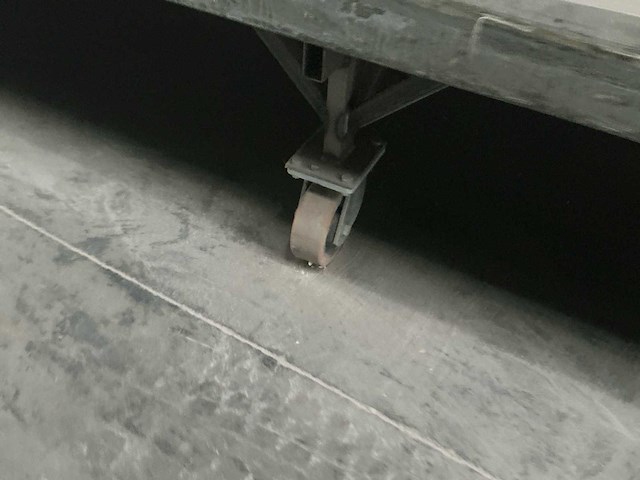 Mobiele metalen werktafel - afbeelding 2 van  4