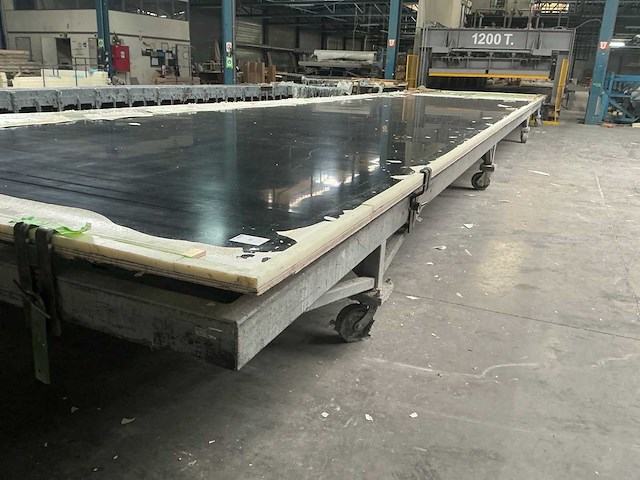 Mobiele metalen werktafel - afbeelding 1 van  4
