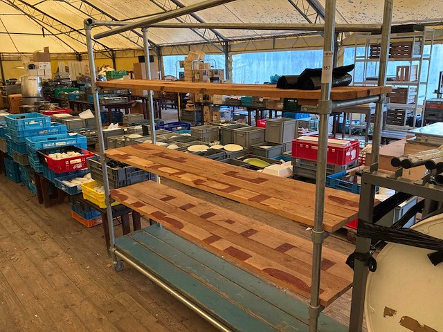 Mobiele rek met 4 houten leggers - afbeelding 1 van  5