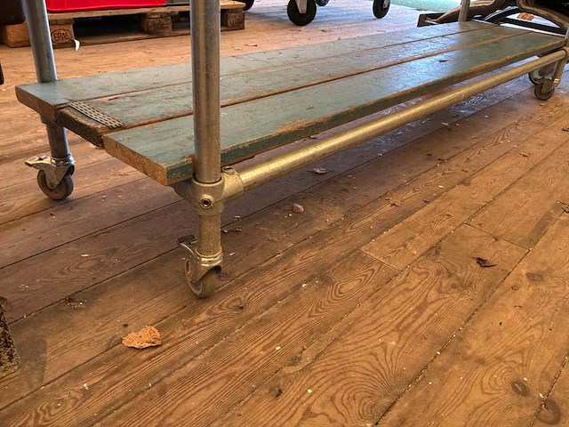 Mobiele rek met 4 houten leggers - afbeelding 3 van  5