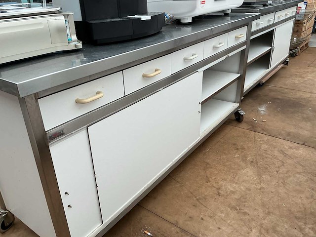 Mobiele rvs werktafel - afbeelding 1 van  3