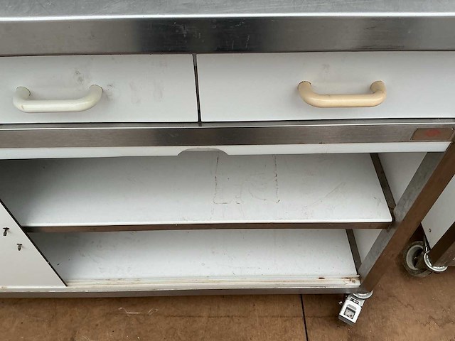Mobiele rvs werktafel - afbeelding 2 van  3