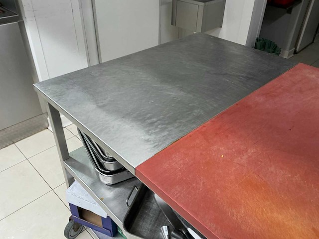 Mobiele rvs werktafel - afbeelding 2 van  5