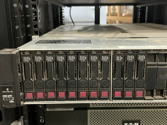 Mobiele serverkast met inhoud - afbeelding 2 van  23