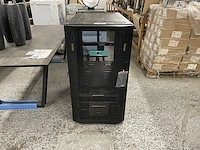 Mobiele serverkast met inhoud
