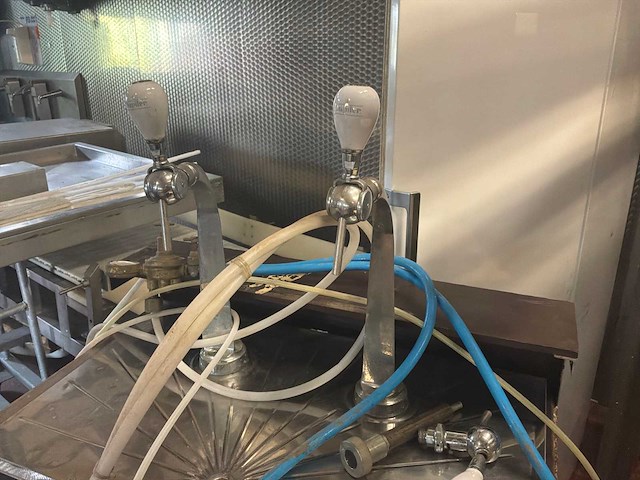 Mobiele tapinstallatie met 2 pompen - afbeelding 4 van  5