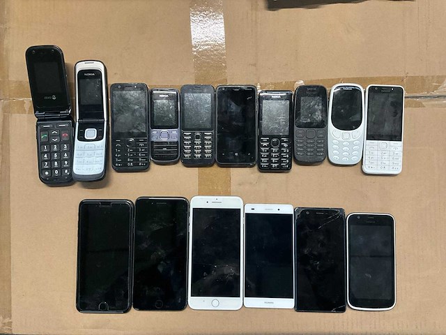 Mobiele telefoon (16x) - afbeelding 1 van  15