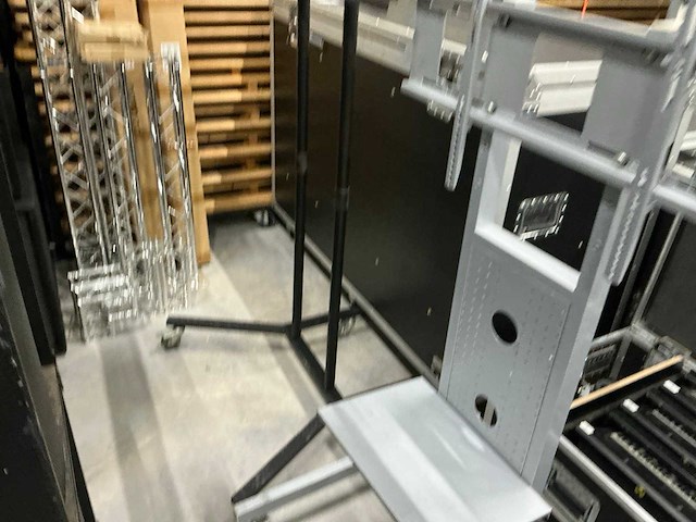 Mobiele televisie-standaard (3x) - afbeelding 4 van  4