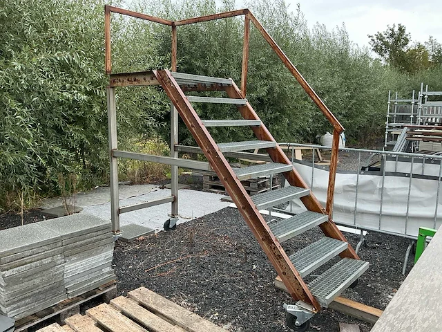 Mobiele trap - afbeelding 1 van  2