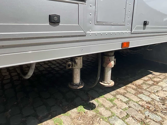 Mobiele uitschuifbare werk- en presentatieruimte ca. 40 m² – mercedes 1419 - afbeelding 13 van  35