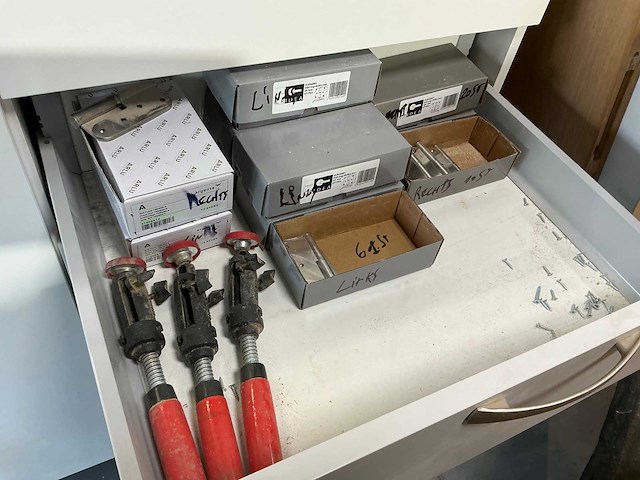 Mobiele werkkast met inhoud - afbeelding 18 van  20