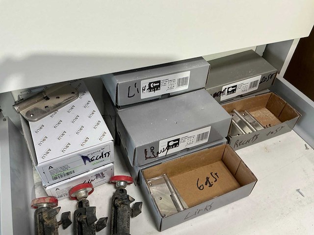 Mobiele werkkast met inhoud - afbeelding 19 van  20