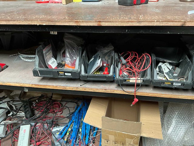 Mobiele werktafel met inhoud - afbeelding 2 van  17