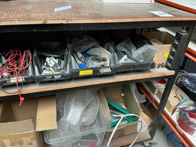 Mobiele werktafel met inhoud - afbeelding 3 van  17