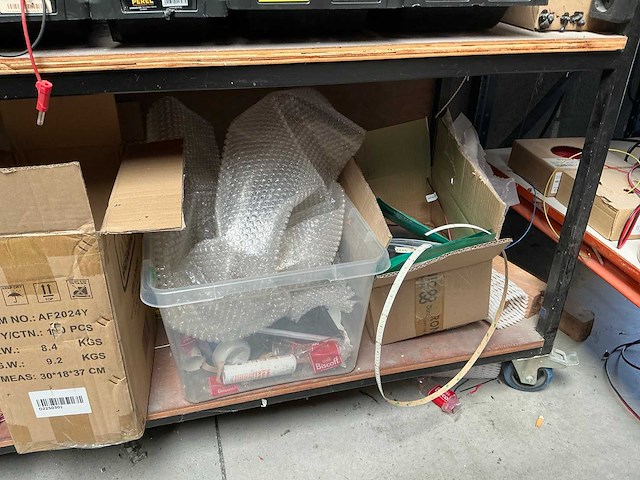 Mobiele werktafel met inhoud - afbeelding 4 van  17