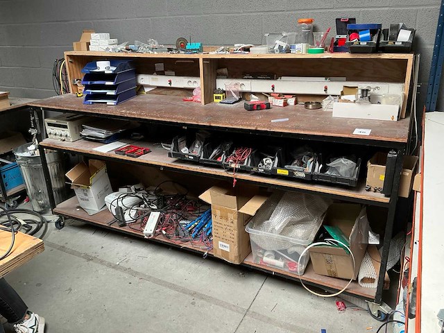 Mobiele werktafel met inhoud - afbeelding 1 van  17