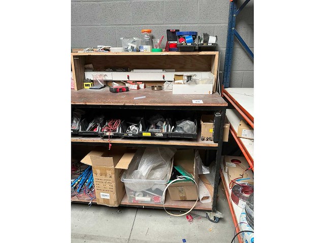 Mobiele werktafel met inhoud - afbeelding 10 van  17