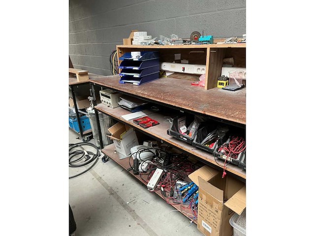 Mobiele werktafel met inhoud - afbeelding 11 van  17