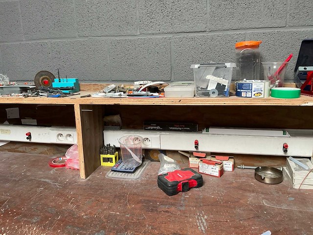 Mobiele werktafel met inhoud - afbeelding 13 van  17