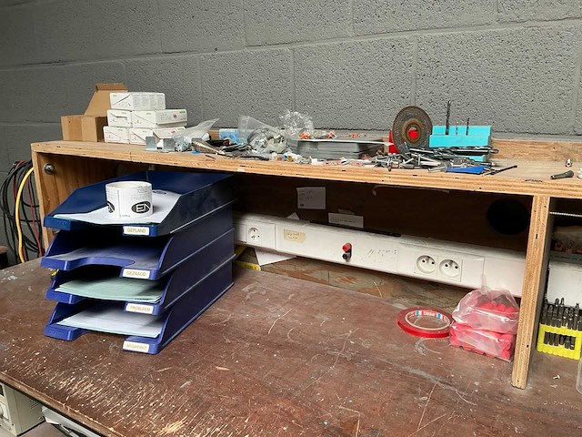 Mobiele werktafel met inhoud - afbeelding 14 van  17