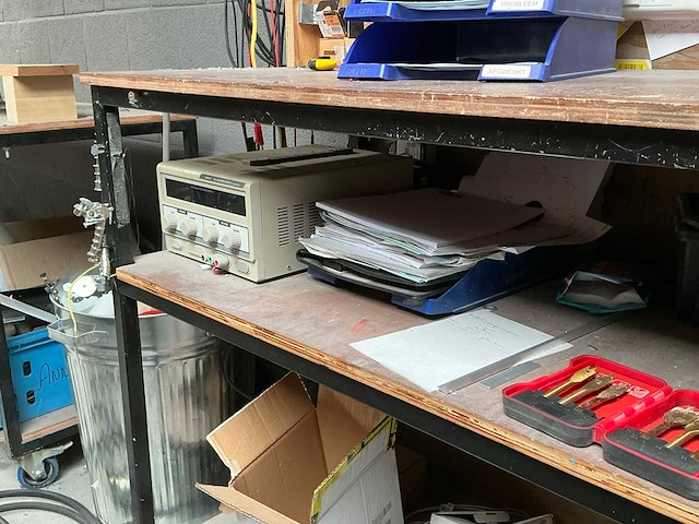 Mobiele werktafel met inhoud - afbeelding 16 van  17