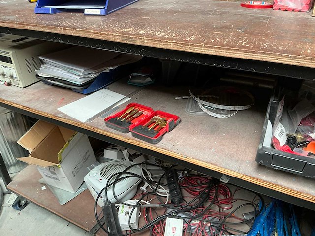 Mobiele werktafel met inhoud - afbeelding 17 van  17