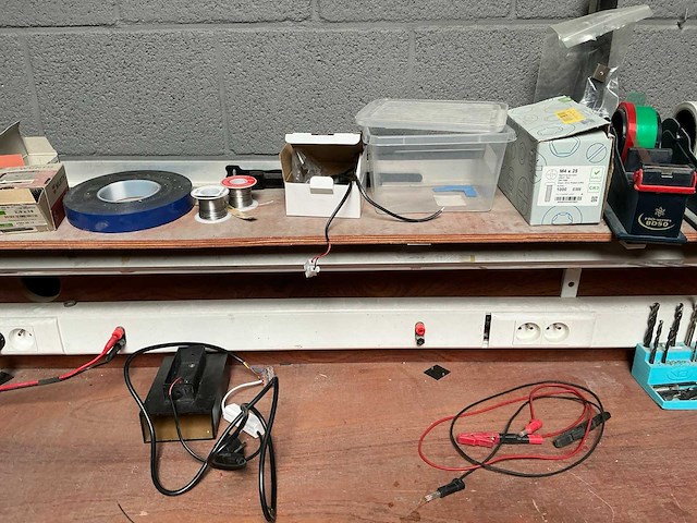 Mobiele werktafel met inhoud - afbeelding 3 van  22