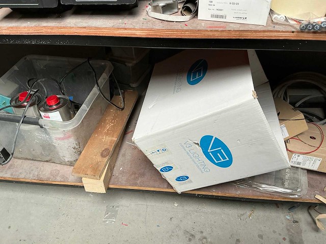 Mobiele werktafel met inhoud - afbeelding 6 van  22