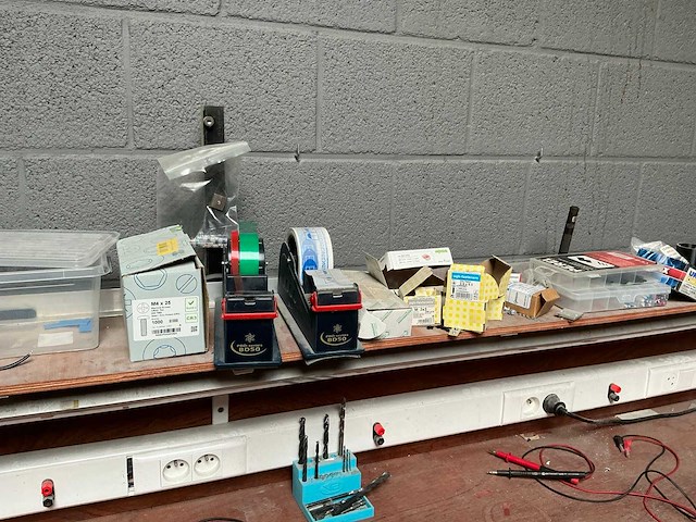 Mobiele werktafel met inhoud - afbeelding 7 van  22