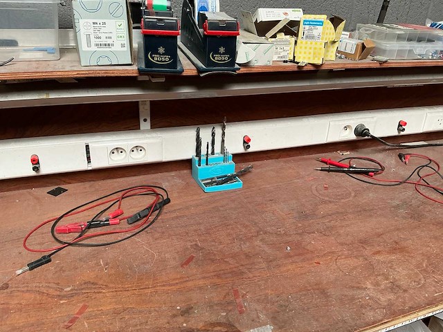 Mobiele werktafel met inhoud - afbeelding 8 van  22