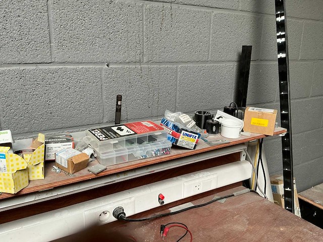 Mobiele werktafel met inhoud - afbeelding 11 van  22