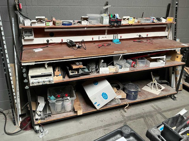 Mobiele werktafel met inhoud - afbeelding 1 van  22