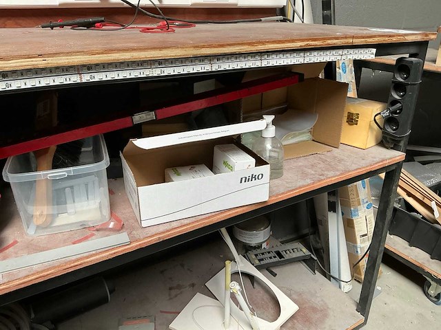 Mobiele werktafel met inhoud - afbeelding 14 van  22