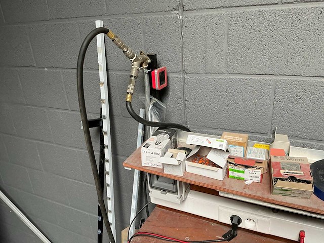 Mobiele werktafel met inhoud - afbeelding 18 van  22