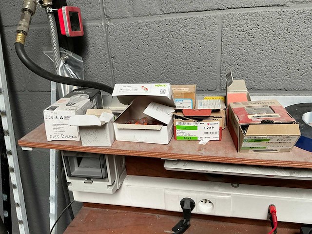 Mobiele werktafel met inhoud - afbeelding 20 van  22