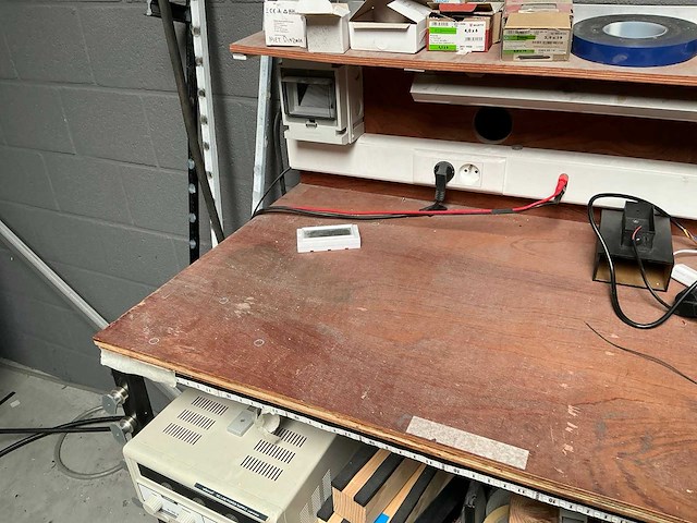 Mobiele werktafel met inhoud - afbeelding 21 van  22