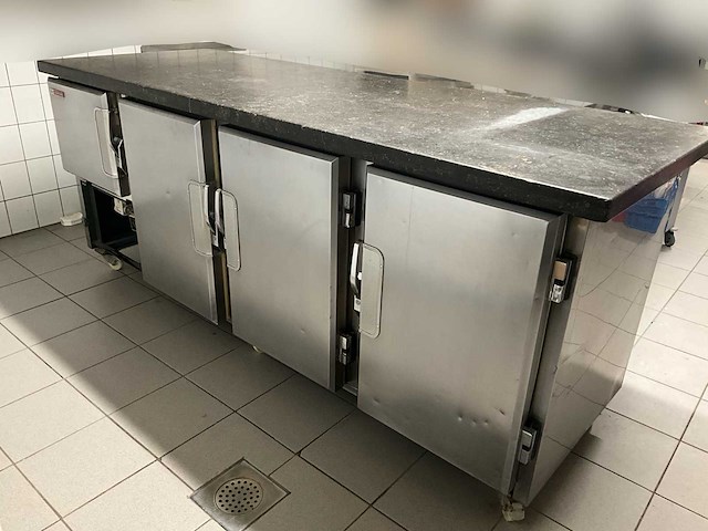 Mobiele werktafel/koeling - rvs met massief arduinen blad - afbeelding 1 van  13