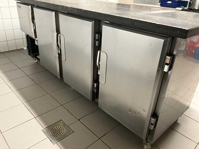 Mobiele werktafel/koeling - rvs met massief arduinen blad - afbeelding 9 van  13