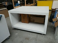 Mobiele winkelconsole wite kleur met zwenkwielen